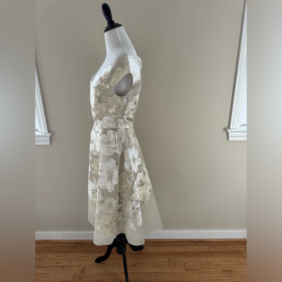 Lela Rose Ivory Off-Shoulder V-Neck Metallic Fil Coupe Floral Dress NWT – Size 4 - Picture 3 of 7